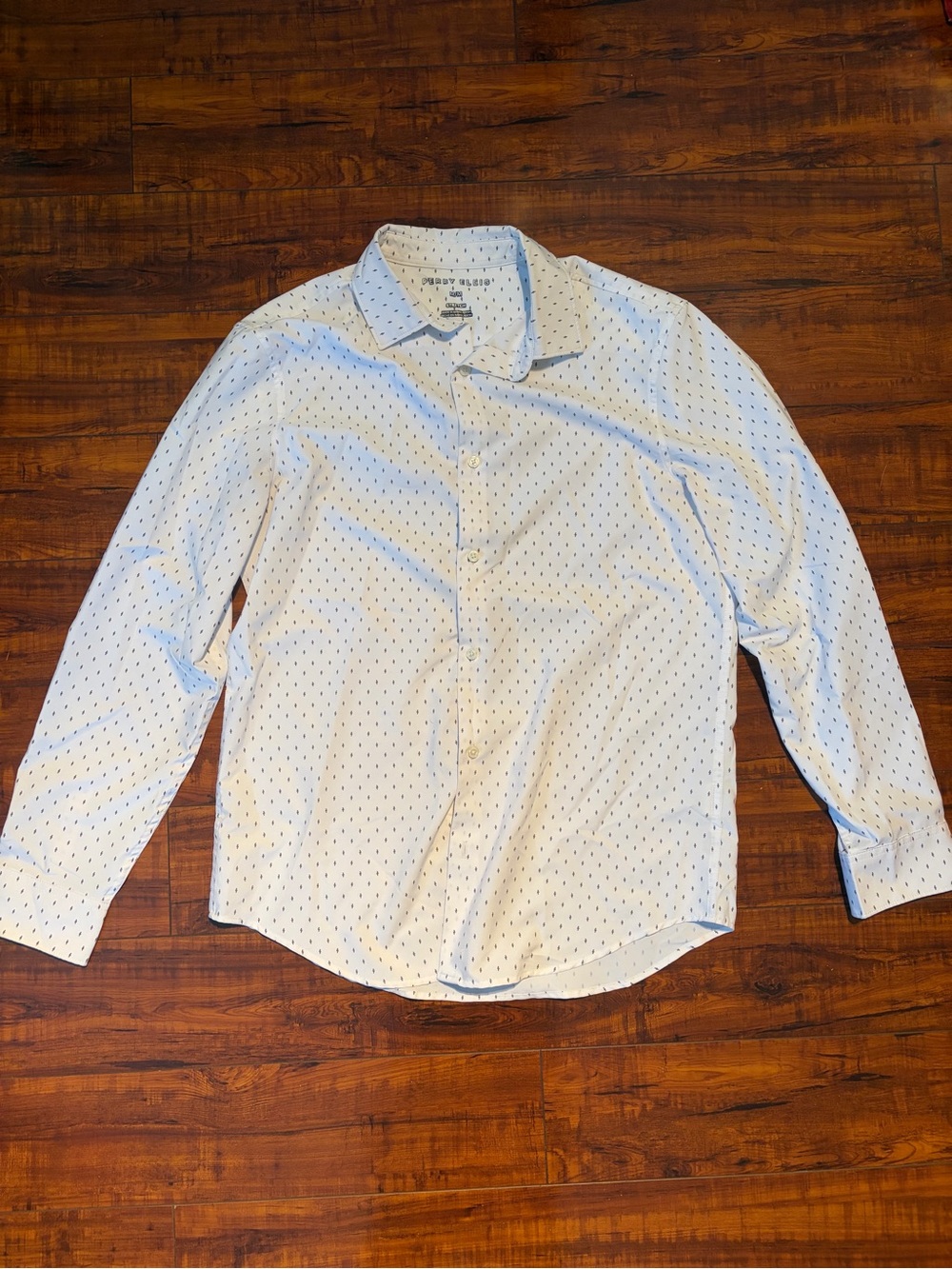 Perry Ellis White Long-Sleeve Button-Down with Pattern | Size Medium